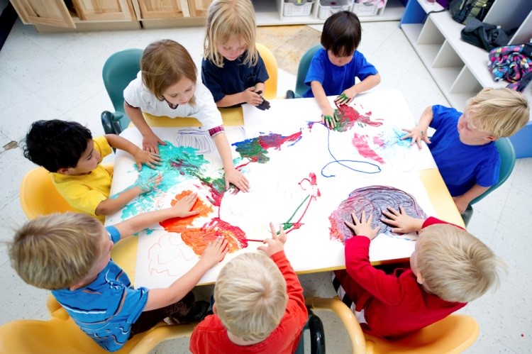 enfant table école travaux manuels