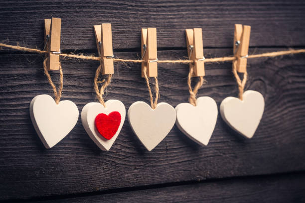 cinq coeurs en bois