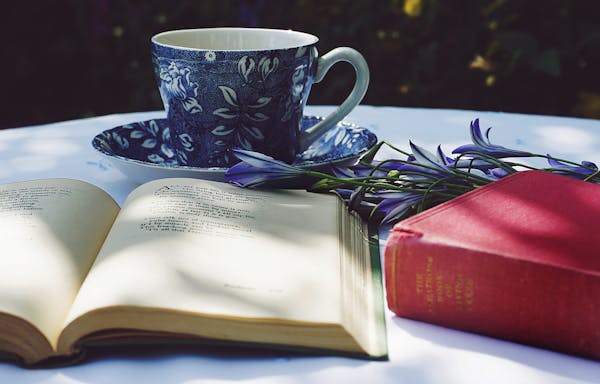 Thé avec un livre